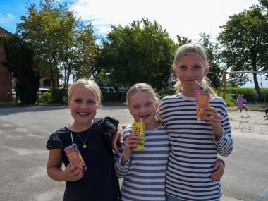 Børn i skolegård